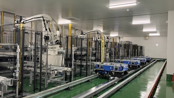 カルビーの新スマート工場が操業開始　自動搬送ロボット、IoT、遠隔操作等で生産ラインの自動化・省力化を推進　環境やLGBTQにも配慮