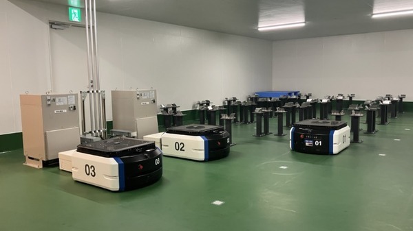 カルビーの新スマート工場が操業開始　自動搬送ロボット、IoT、遠隔操作等で生産ラインの自動化・省力化を推進　環境やLGBTQにも配慮