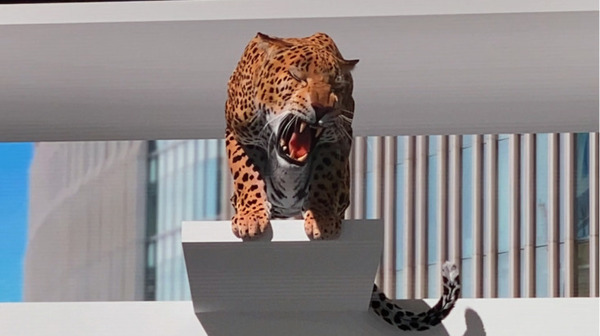 【ド迫力の立体感】大阪駅で飛び出す巨大なヒョウ、見た？全Verを動画で公開　3D広告「アカツキ」がサイネージ金賞を受賞