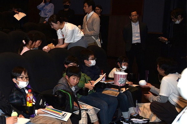 アシストロボット『野生の島のロズ』の感動物語が世界43カ国でNo.1ヒット!「THE★ROBOTS」が子供たち体験イベントに登場