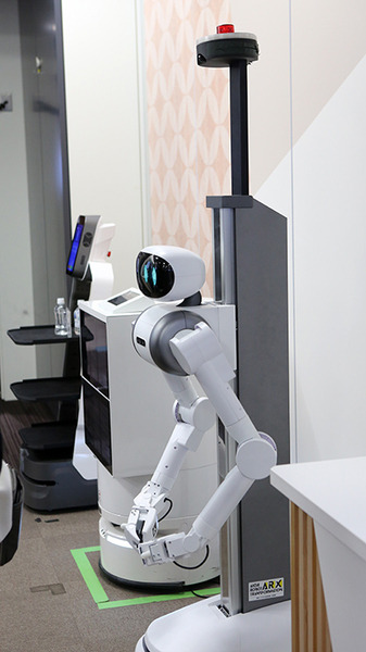 ローカル5GとLTEを比較　NTT東日本がロボット運用基盤の展開へ　既設エレベータとの連携を発表　地域ミライ共創フォーラム