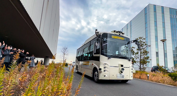 川崎市で都県をまたぐ自動運転バスの実証実験スタート、2027年度にレベル4の社会実装を目指す　出発式と試乗会を開催