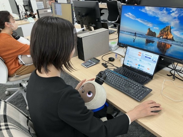 従業員の癒しロボット『LOVOT』の法人導入が1000件超え　オフィス回帰に会話の活性化、イベント集客など仕事の課題を解決