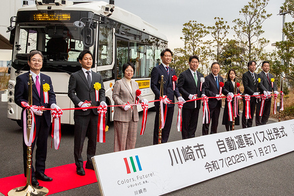 川崎市の自動運転EVバス 試乗レポート、自動運転の見どころと最新事情を徹底解説　信号協調・車線変更・車両価格・レベル4認可までetc