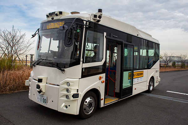 川崎市の自動運転EVバス 試乗レポート、自動運転の見どころと最新事情を徹底解説　信号協調・車線変更・車両価格・レベル4認可までetc