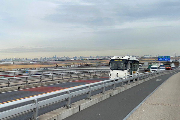 川崎市の自動運転EVバス 試乗レポート、自動運転の見どころと最新事情を徹底解説　信号協調・車線変更・車両価格・レベル4認可までetc