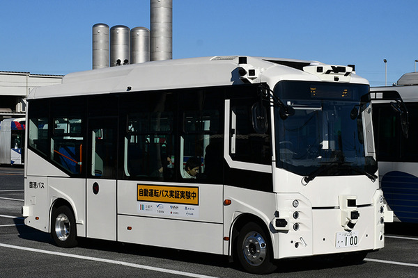 川崎市の自動運転EVバス 試乗レポート、自動運転の見どころと最新事情を徹底解説　信号協調・車線変更・車両価格・レベル4認可までetc