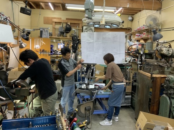 「トヨタイムズ」がコボリンの姿勢変換機能つきロボット電動車いす「ハイネル」を紹介　実証実験の様子を特集