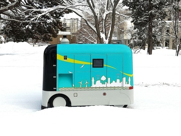 【国内初】京セラCSと北大、雪道走行できる中型自動配送ロボットを共同開発、準公道で走行試験に成功