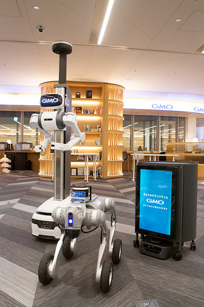 話題のヒューマノイドが歩き回る！犬型ロボや警備ロボ、搬送ロボなどが集結　GMO AIRが社内向けロボット体験会を開催