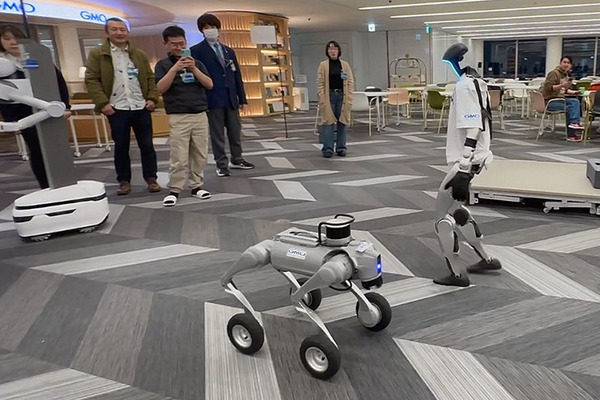 話題のヒューマノイドが歩き回る！犬型ロボや警備ロボ、搬送ロボなどが集結　GMO AIRが社内向けロボット体験会を開催