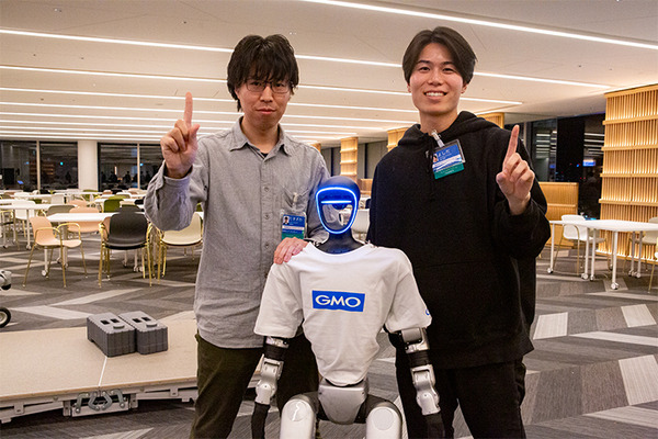 話題のヒューマノイドが歩き回る！犬型ロボや警備ロボ、搬送ロボなどが集結　GMO AIRが社内向けロボット体験会を開催