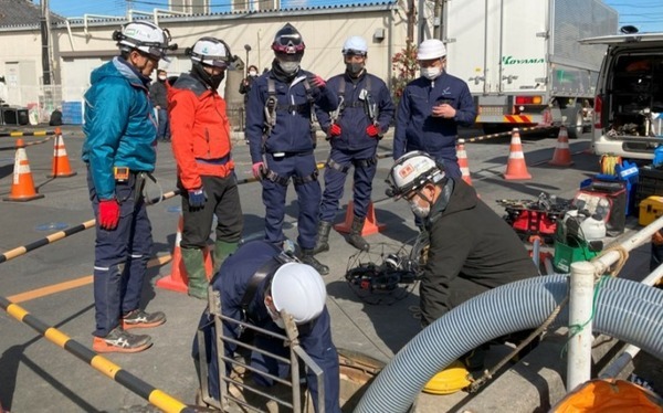 埼玉県八潮市の道路陥没事故、屋内点検用ドローンで下水管の中の調査を実施　ブルーイノベーション