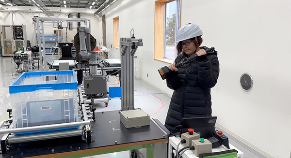 NTT東日本「スマート工場のローカル5Gデモを公開」メーカー異なる複数ロボットやAMR、IoT機器等が連携