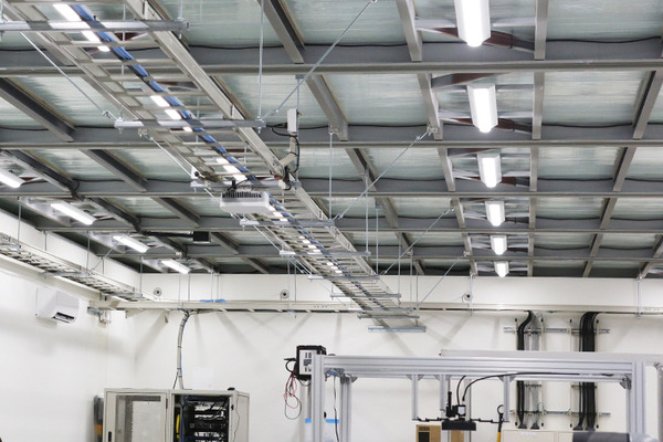 NTT東日本「スマート工場のローカル5Gデモを公開」メーカー異なる複数ロボットやAMR、IoT機器等が連携