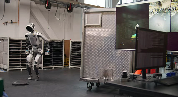 ボストン・ダイナミクスのヒューマノイド「電動アトラス」自動車製造工場で働くためトレーニング中！ラボ内部の動画を公開