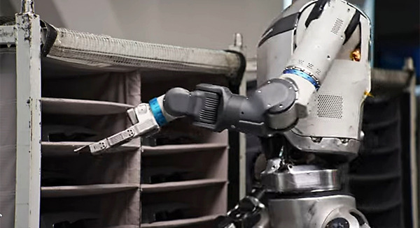 ボストン・ダイナミクスのヒューマノイド「電動アトラス」自動車製造工場で働くためトレーニング中！ラボ内部の動画を公開