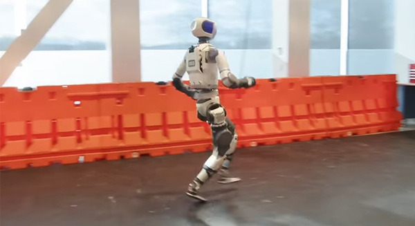 ボストン・ダイナミクスのヒューマノイド「歩く、走る、這う、側転もできる」リアルな動きをモーションキャプチャーで強化学習