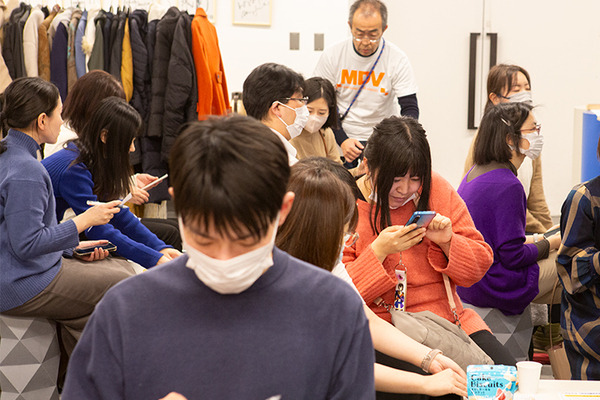 家族型ロボット『LOVOT』には本当に癒やし効果があるのか？診断アプリで確かめる「自律神経整えナイト」参加レポート