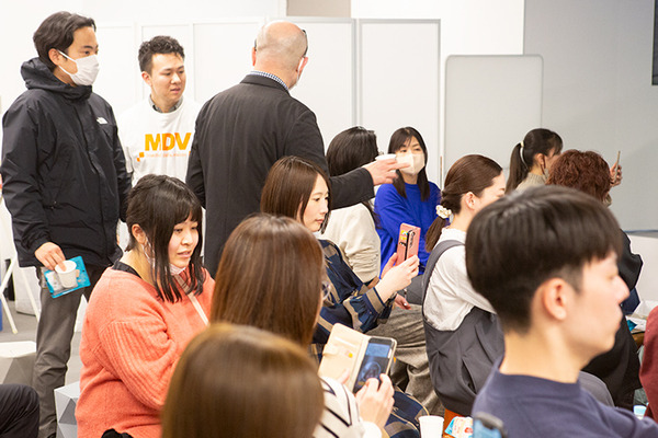 家族型ロボット『LOVOT』には本当に癒やし効果があるのか？診断アプリで確かめる「自律神経整えナイト」参加レポート