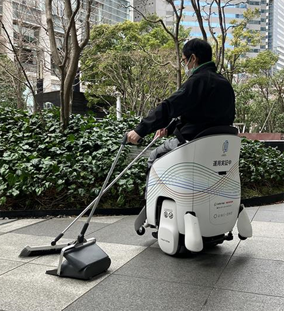 ホンダ「着座型ハンズフリーパーソナルモビリティ UNI-ONE」をビル清掃業務と配送業務に活用、実用性の検証結果を公表　日鉄興和不動産と品川インターシティ