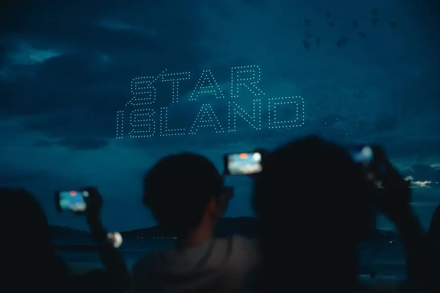 東京の夜景をバックにドローンと花火、ライブパフォーマンスによる圧倒的スペクタクル「STAR ISLAND 2025」今年もお台場で開催