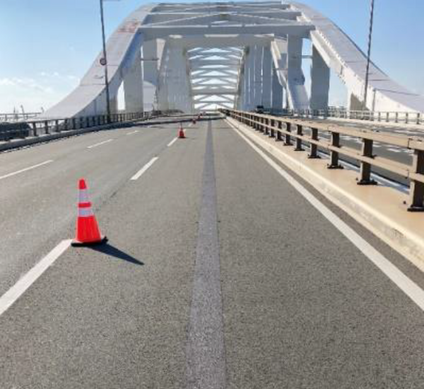 大阪・関西万博の自動運転バスに「ターゲットラインペイント」を採用　大屋根リング下やトンネル内の安定走行に有効と判断