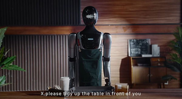 KEENONがセミヒューマノイド「XMAN-R1」を発表　配膳ロボットなど既存製品群と連携する動画も公開