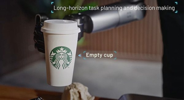 KEENONがセミヒューマノイド「XMAN-R1」を発表　配膳ロボットなど既存製品群と連携する動画も公開