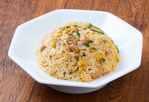 JR神田駅構内の一風堂、炒飯やモヤシ炒めに調理ロボット導入　TOKYO豚骨BASE MADE by一風堂に「I-Robo2」