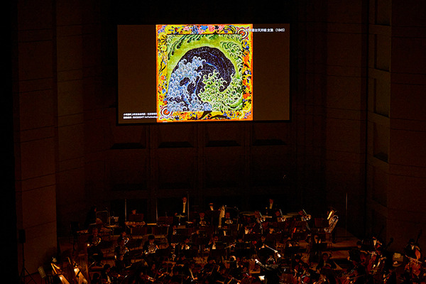 北斎の名画とジャポニスムの響きが交錯するオーケストラ公演、千人が堪能　NTT ArtTechnologyとBunkamuraが主催