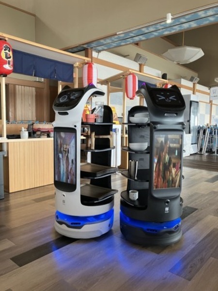 人気のネコ型配膳ロボットの最新モデル「BellaBot Pro」先行導入の事例を紹介　ソフトバンクロボティクスが販売開始