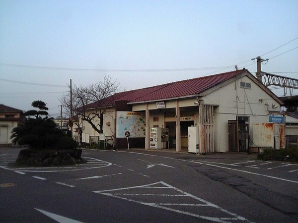 新駅舎は3Dプリンターで作る時代に!? 始発までの６時間で工事を完了したJR初島駅