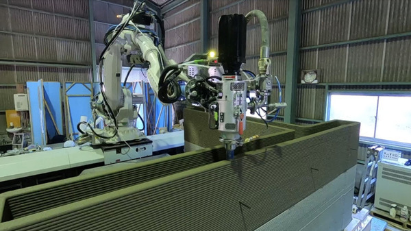新駅舎は3Dプリンターで作る時代に!? 始発までの６時間で工事を完了したJR初島駅