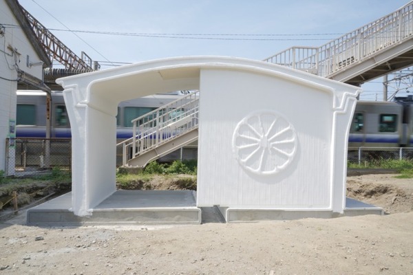 新駅舎は3Dプリンターで作る時代に!? 始発までの６時間で工事を完了したJR初島駅