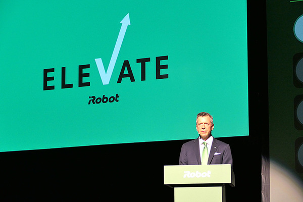 アイロボット新CEOコーエン氏が初来日、ラインナップも一新、機械式ゴミ圧縮機能を持つ機種も
