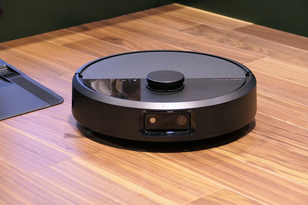 アイロボット新CEOコーエン氏が初来日、ラインナップも一新、機械式ゴミ圧縮機能を持つ機種も