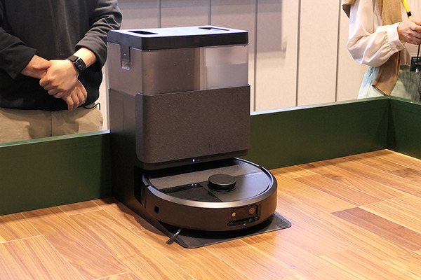 アイロボット新CEOコーエン氏が初来日、ラインナップも一新、機械式ゴミ圧縮機能を持つ機種も