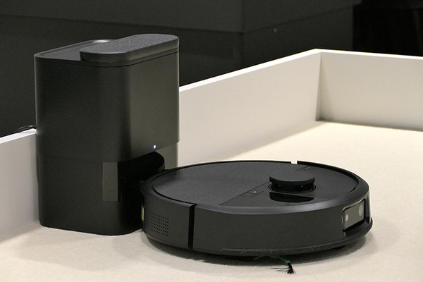 アイロボット新CEOコーエン氏が初来日、ラインナップも一新、機械式ゴミ圧縮機能を持つ機種も
