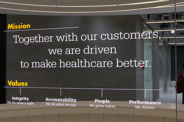 日本ストライカーが本社を拡張移転、ショールーム付きに　人工関節置換術用ロボット「Mako」訓練施設も