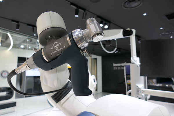 日本ストライカーが本社を拡張移転、ショールーム付きに　人工関節置換術用ロボット「Mako」訓練施設も