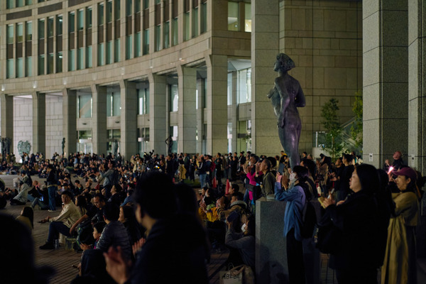 東京都庁の「ガンダム」プロジェクションマッピングついに開始！初日は約4000人が来場