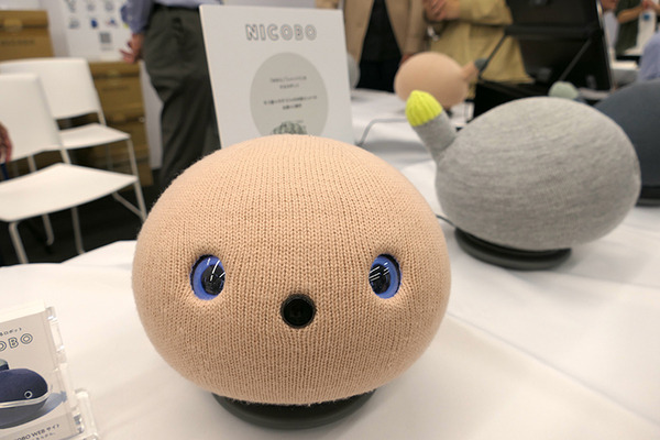 ロボットの未来を語ろう、「コミュニケーションロボット博」開催　各メーカーとオーナーたちが集う