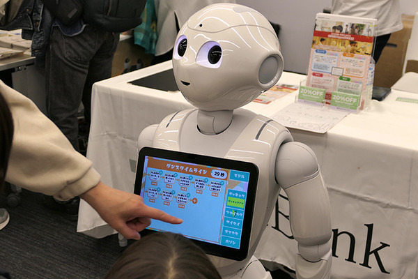 ロボットの未来を語ろう、「コミュニケーションロボット博」開催　各メーカーとオーナーたちが集う