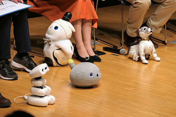 ロボットの未来を語ろう、「コミュニケーションロボット博」開催　各メーカーとオーナーたちが集う