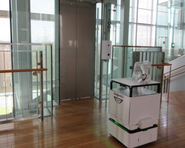 複数のロボットやモビリティの協調運行の実証を実施　イベント会場で多数の人とロボットの混在も再現　京都スマートシティ推進協議会