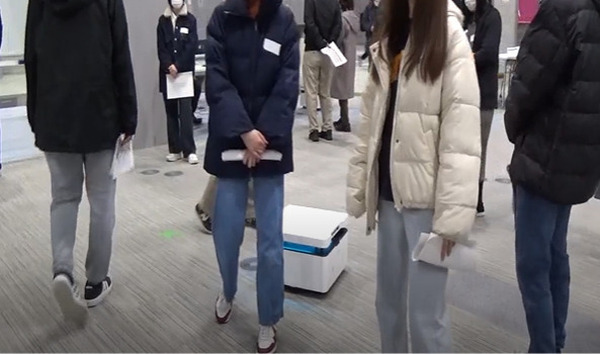 複数のロボットやモビリティの協調運行の実証を実施　イベント会場で多数の人とロボットの混在も再現　京都スマートシティ推進協議会