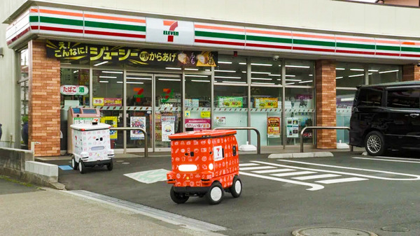 セブンイレブン・スズキ・LOMBYが自動搬送ロボットで屋外配送　南大沢エリアで開始　4つの特徴を紹介