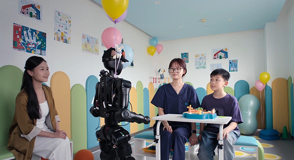 ヒューマノイドは医療や介護現場、日常生活にどのように溶け込むのか　Fourierの10周年記念動画が描く未来