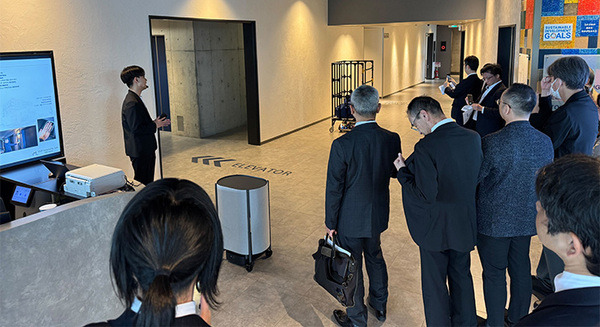 異なるメーカーのロボットを一括制御　群管理と共通インターフェースで衝突・停止を防止　経産省「ロボットフレンドリー構築支援」